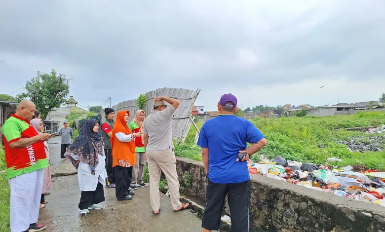 Anggota Dewan dari PKS Erna Yuliawati, Tinjau Titik Banjir di Kota Serang