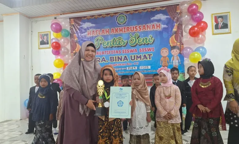 Pentas Seni Meriah, Erna Yuliawati Puji Anak-anak RA Bina Umat (6)