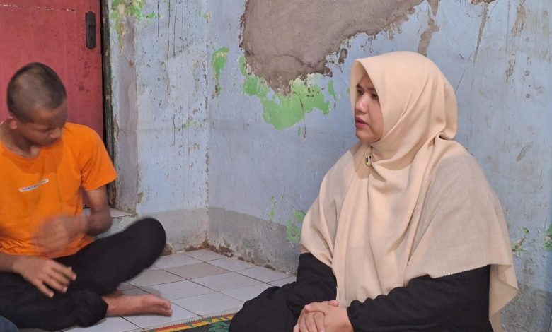 Hj. Erna Yuliawati Dampingi Nanda, Yatim Piatu yang Kesulitan Biaya Pendidikan.