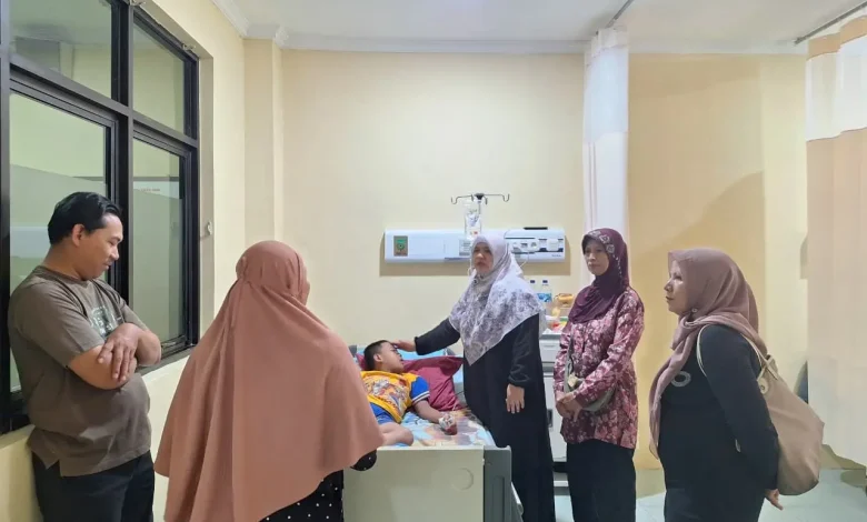 Hj. Erna Yuliawati Dampingi Warga Sakit, Pastikan Layanan Kesehatan Dirasakan oleh Semua Masyarakat!